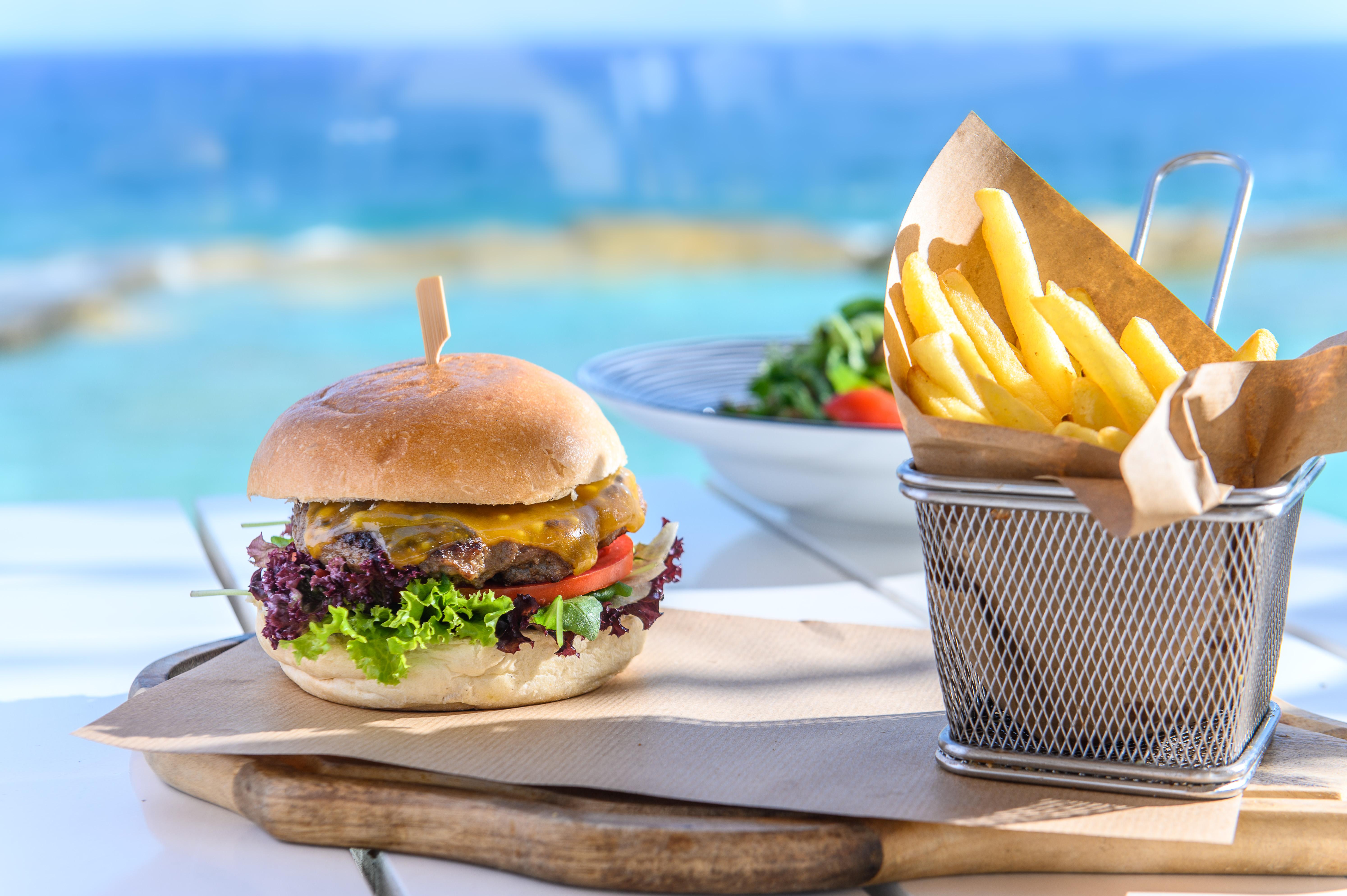 Minos Imperial Luxury Beach Resort & Spa Milatos Esterno foto A cheeseburger and chips