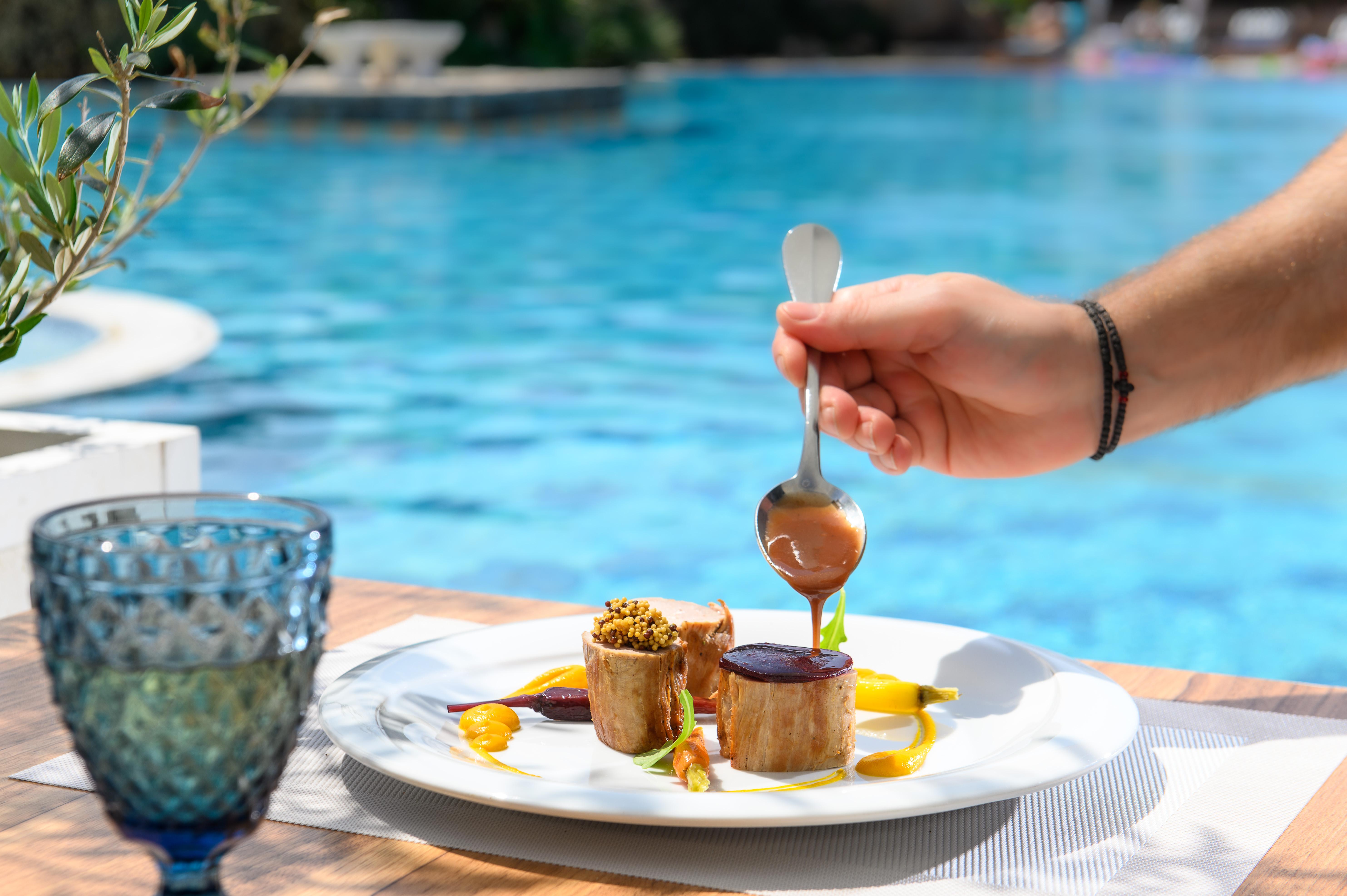 Minos Imperial Luxury Beach Resort & Spa Milatos Esterno foto A hand holding a spoon