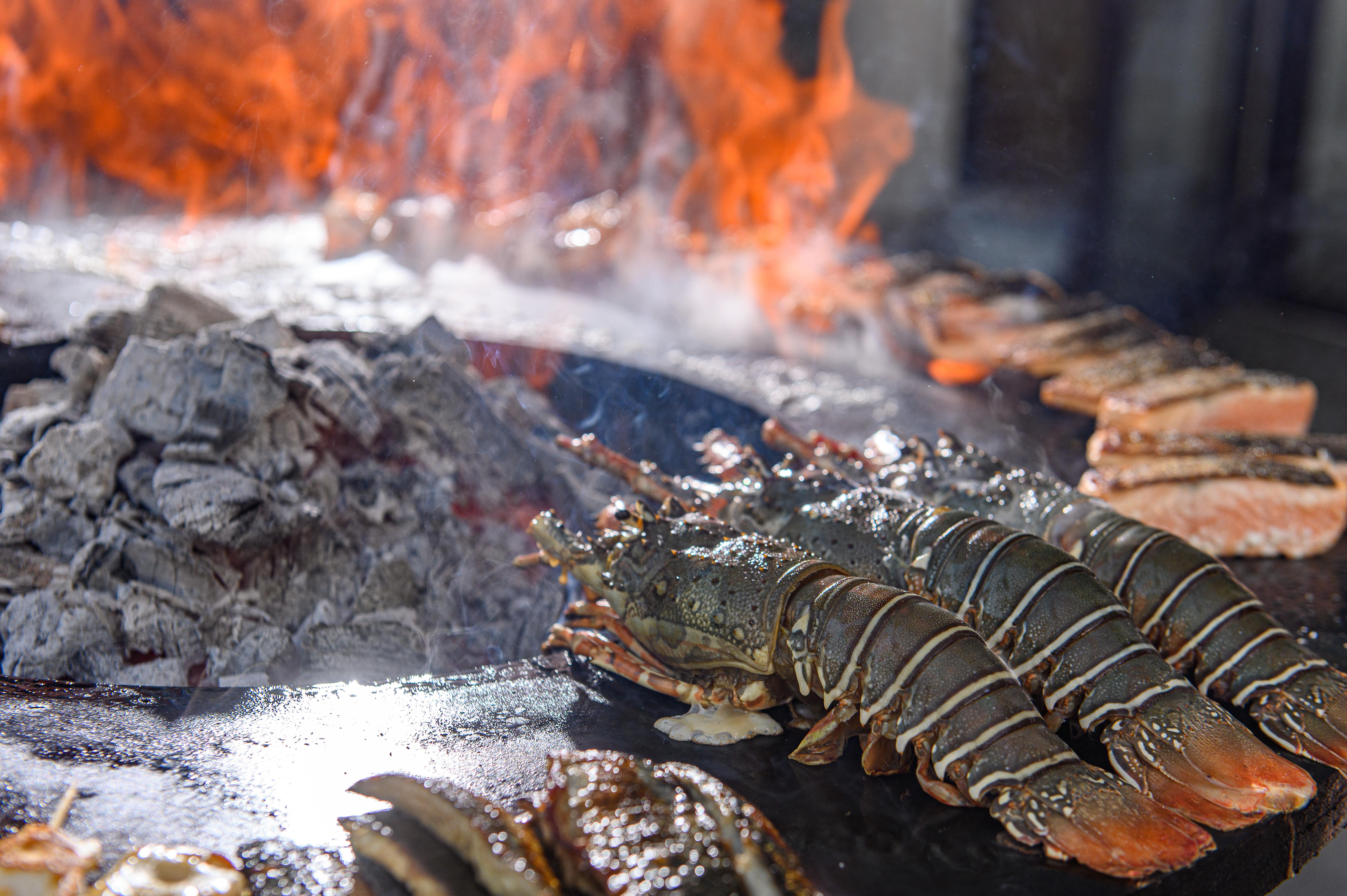 Minos Imperial Luxury Beach Resort & Spa Milatos Esterno foto Lobster being grilled