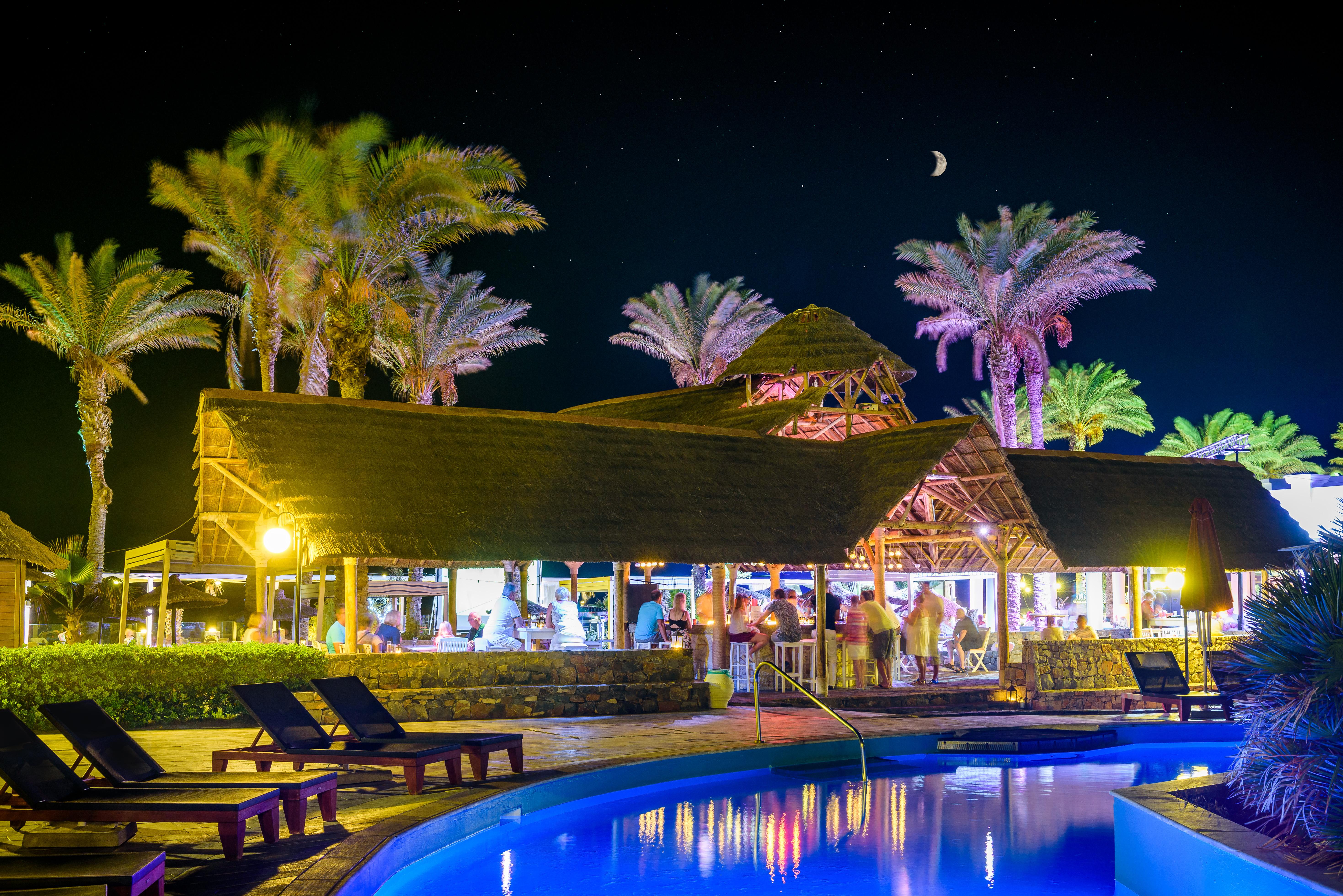 Minos Imperial Luxury Beach Resort & Spa Milatos Servizi foto The resort at night