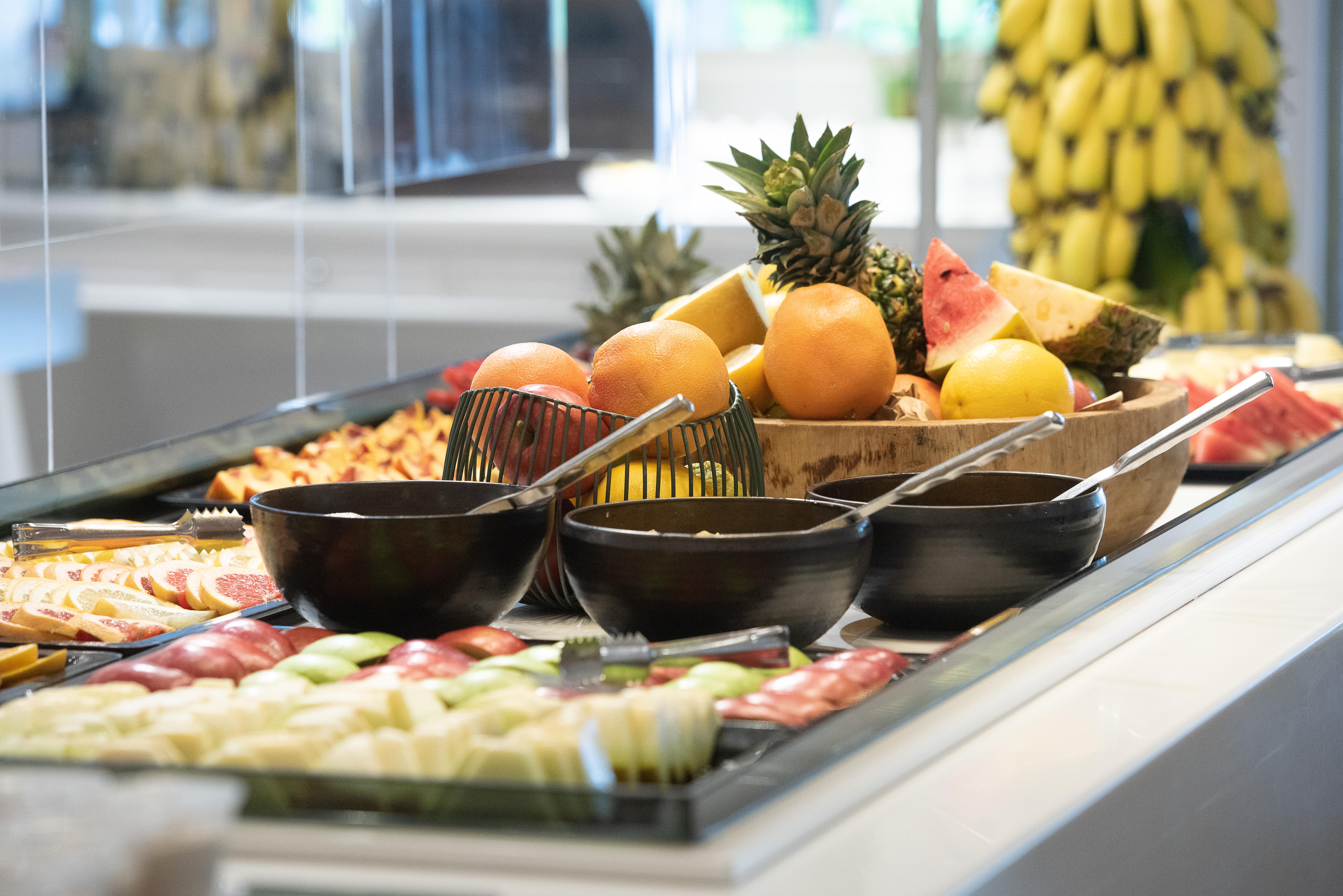 Minos Imperial Luxury Beach Resort & Spa Milatos Esterno foto A buffet with fruit