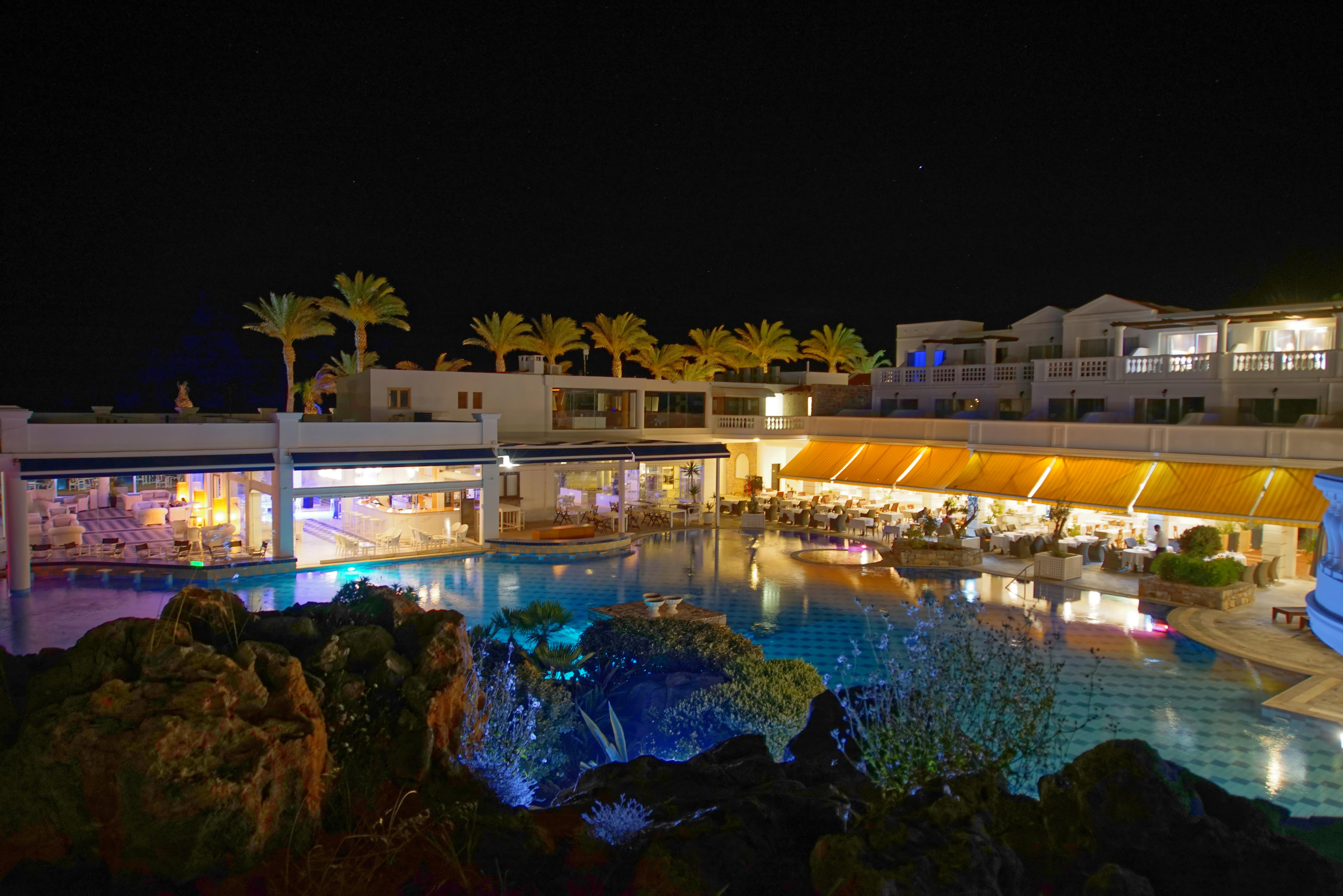 Minos Imperial Luxury Beach Resort & Spa Milatos Esterno foto The resort at night