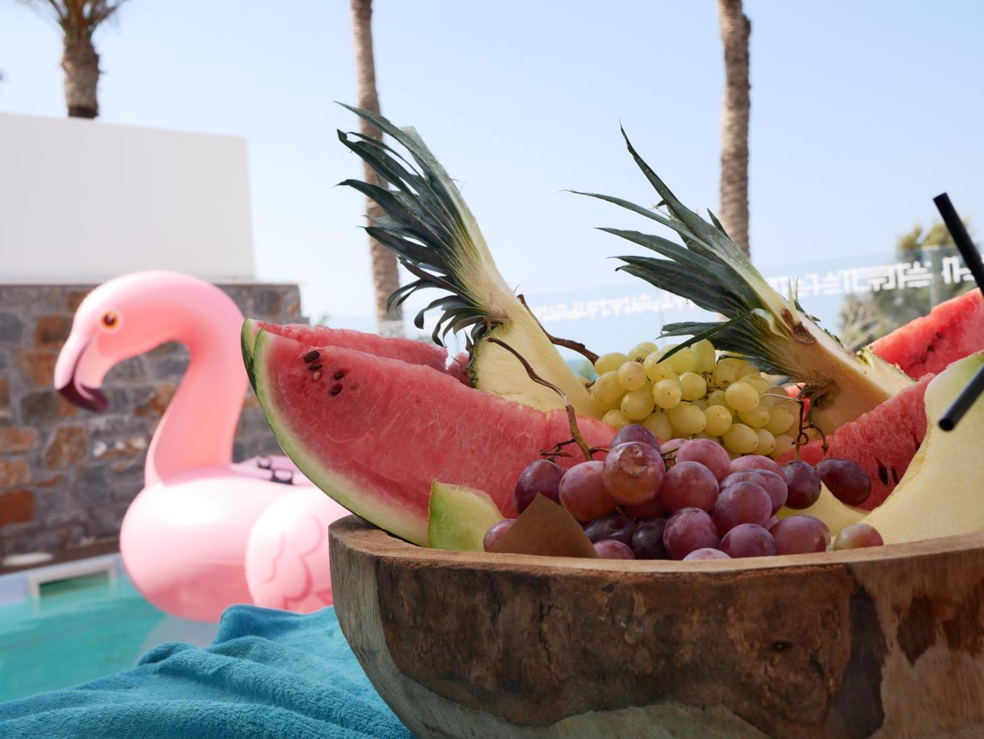Minos Imperial Luxury Beach Resort & Spa Milatos Esterno foto A pink flamingo float