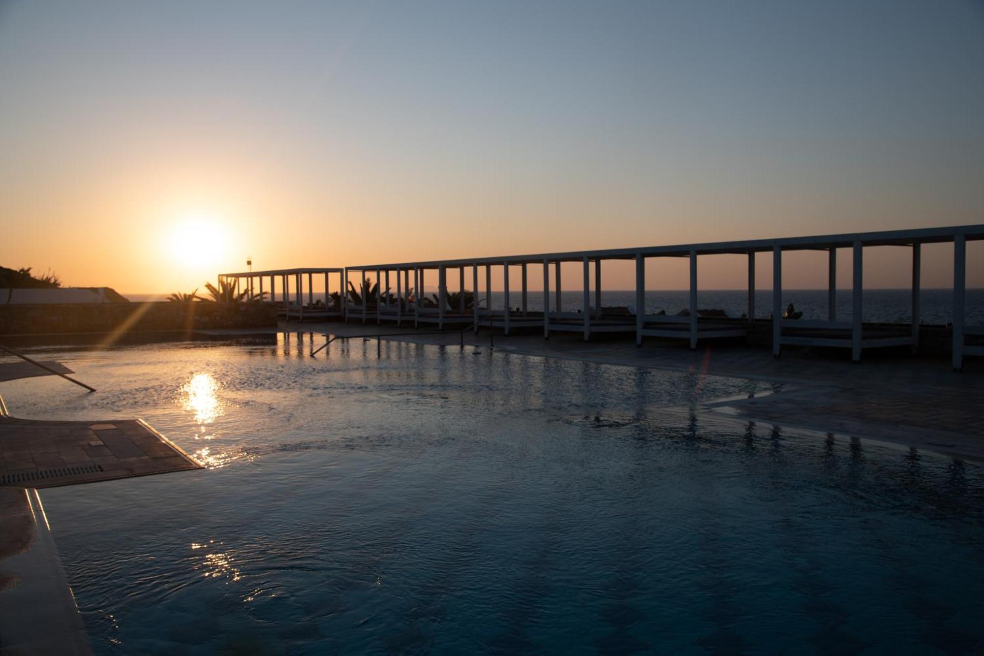 Minos Imperial Luxury Beach Resort & Spa Milatos Esterno foto The pier at sunset